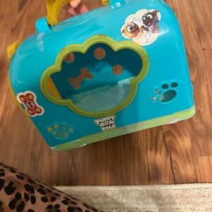Disney Puppy Dog Pals Teal and Yellow Play Carrier